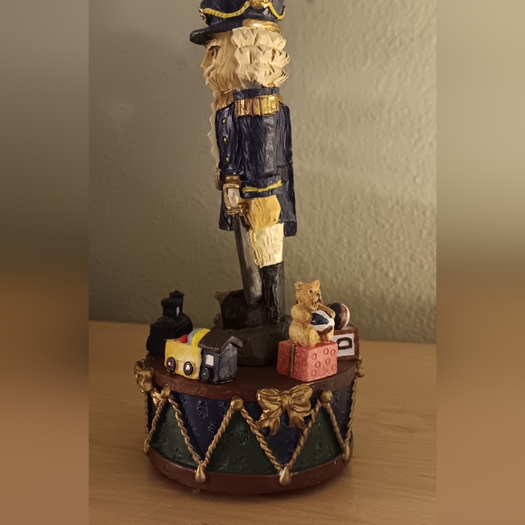 VINTAGE 1994 Windsor Collection Nutcracker Music Box Plays Tune "Toy Land" - Picture 3 of 6